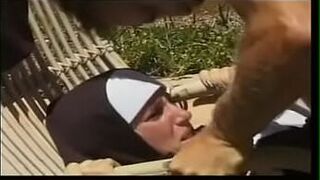 История монахини - порно видео