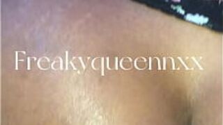 молодая женщина сквиртует по всему большому черному члену [полное видео на красном] - порно видео