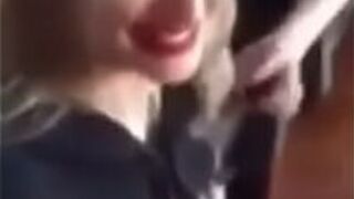 Минет и дрочка на публике - порно видео