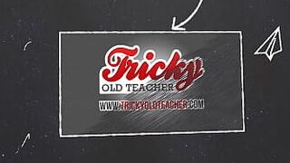 Хитрый старый учитель - ленивая ученица отсасывает путь к образованию - порно видео