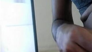 Волосатый необрезанный член, черная задница шмеля - порно видео