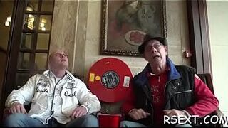 Чувак дает путешествие по Амстердаму - порно видео