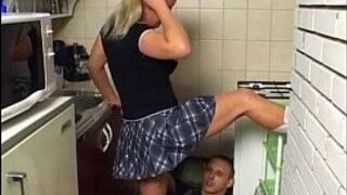 Гидравлический трахает милфонную шлюшку, гидравлическую трахает милфу-шлюшку - порно видео