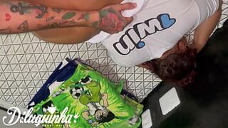 тону в киске этой непослушной пухлой девчонки - порно видео