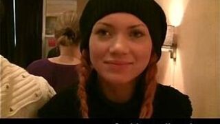 Русскую рыжую красотку трахнули в общественном туалете в любительском видео - порно видео